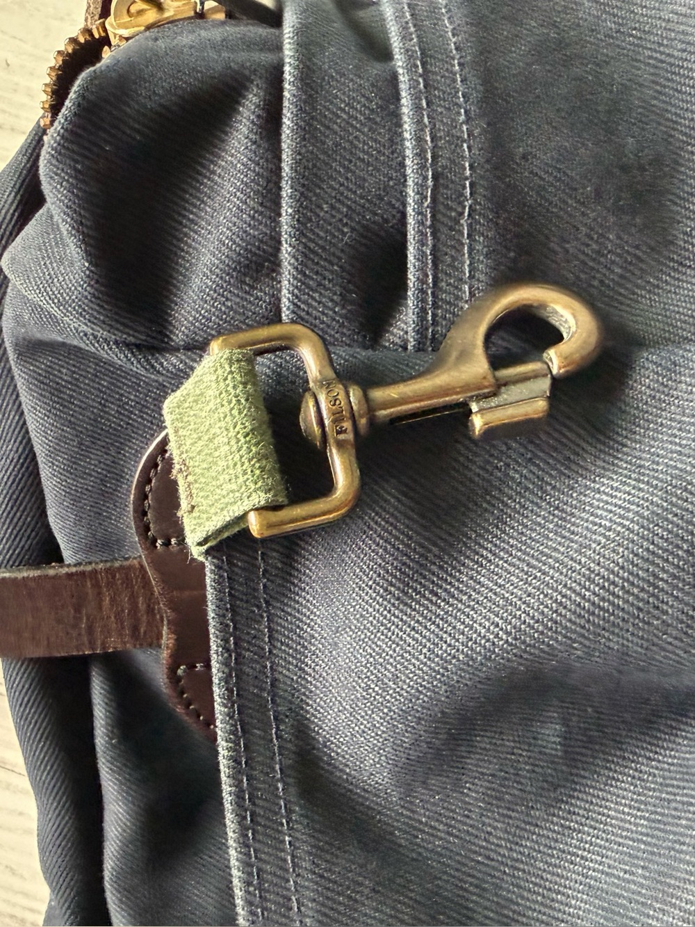 Filson Rugged Twill Zipper Tote Laptop Gym Bag Navy Made in USA Unisex Key Clip - Picture 4 of 16